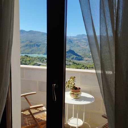 B&B "Za' Vittoria"#Lagodibomba Exterior photo